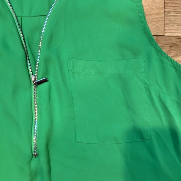 Kelly green Soho New York & Company sleeveless zippered top St Patrick’s Day - Picture 2 of 7